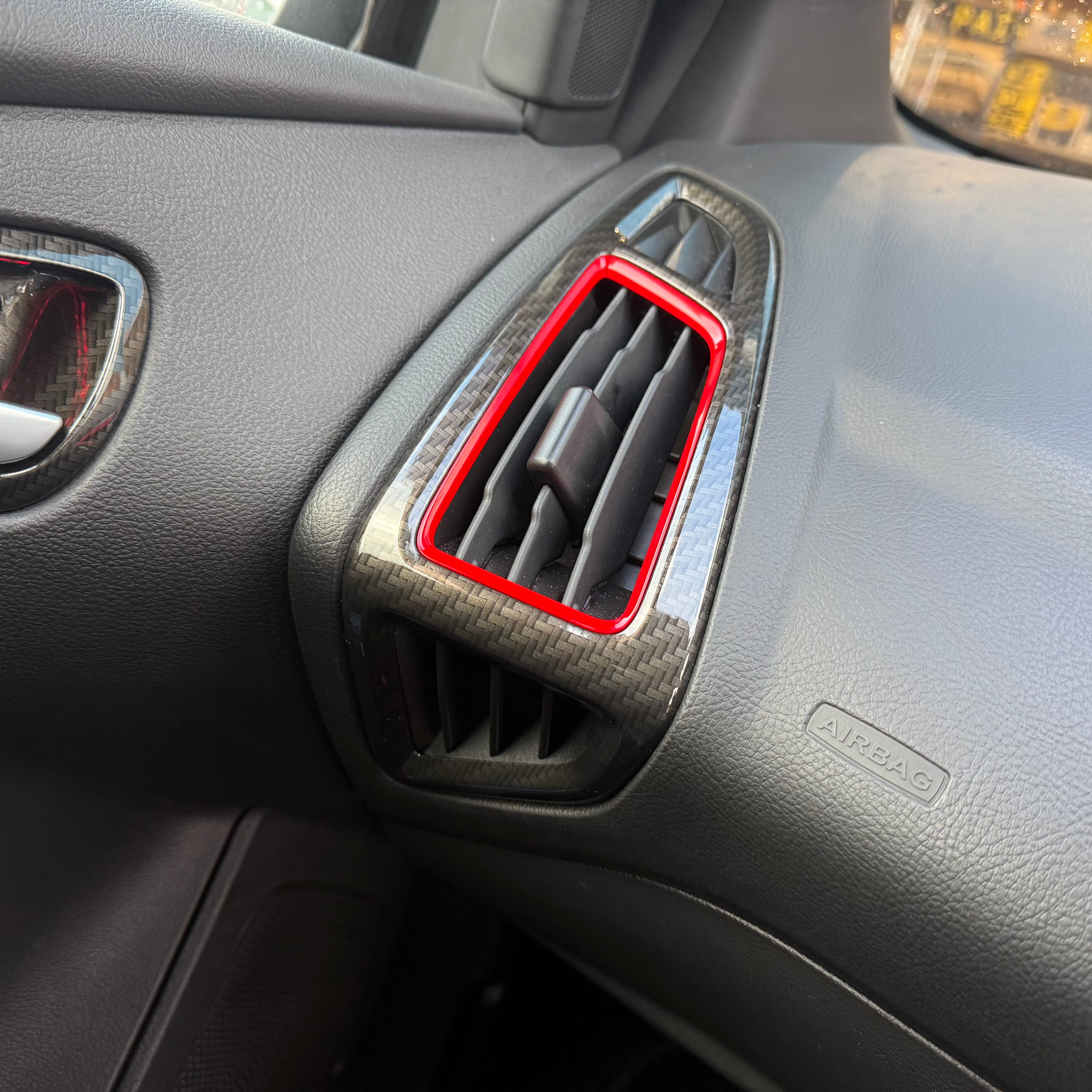 Genuine Ford Dash Vent Assemblies (Pair) - MK3.5 Focus - Hydrodipped Carbon Fibre Effect With Race Red Accent Colour