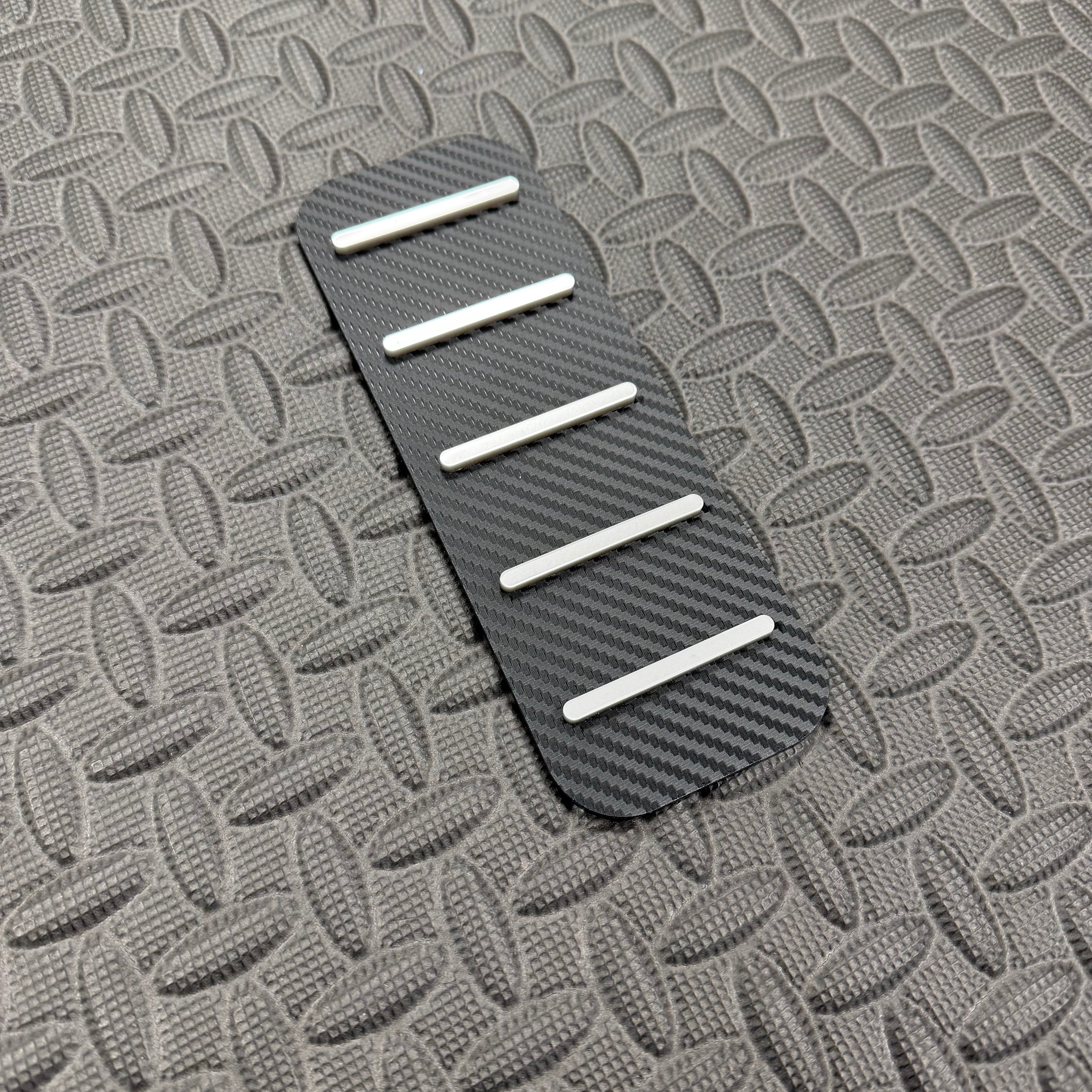 Mk7.5/Mk8/8.5 Fiesta & Mk2/2.5 Focus Dead Pedal / Foot Rest Plate - Silver Detail, Carbon Fibre Effect Back Plate