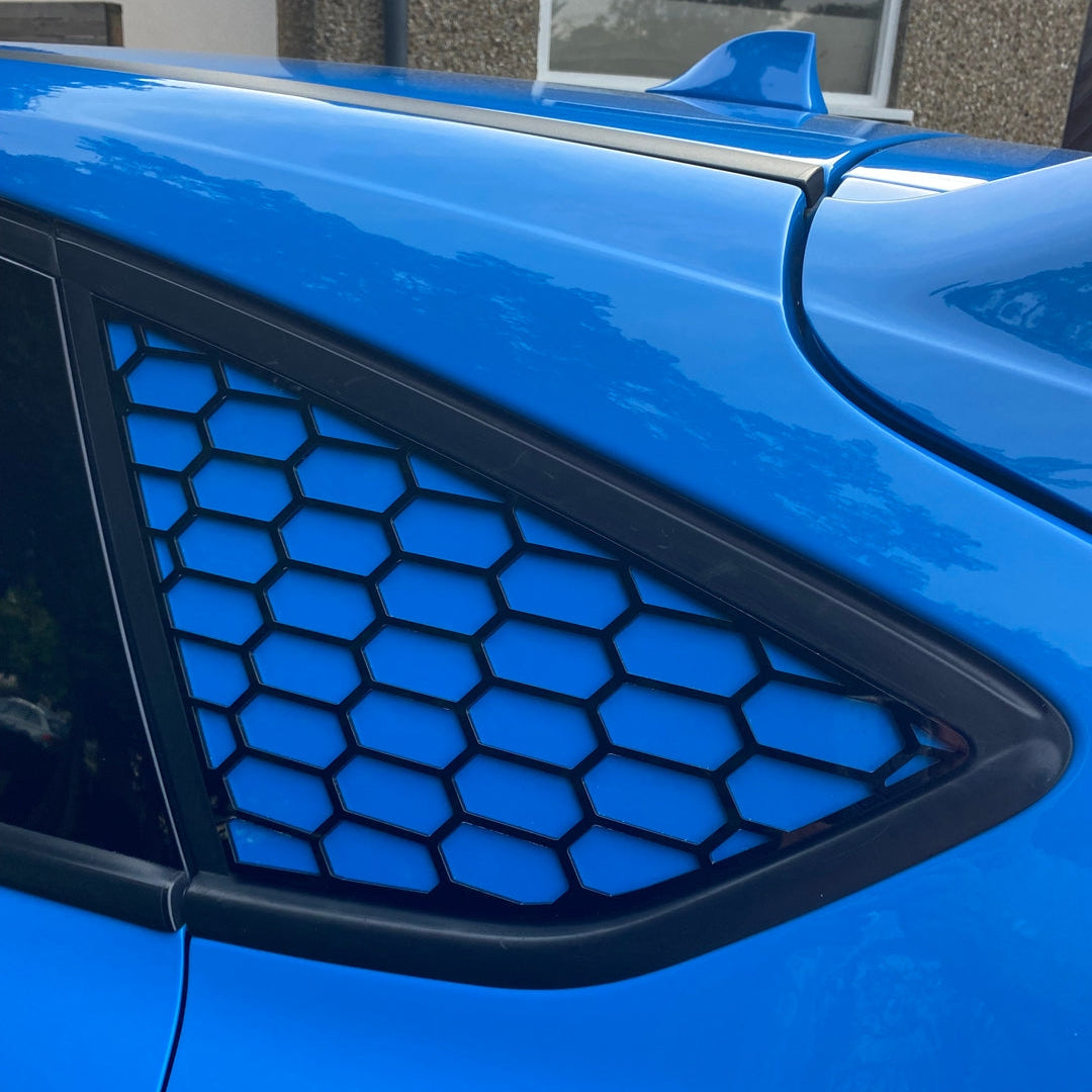 Mk3/3.5 Focus (Hatchback) Rear Quarter Window Insert (Left Hand Side) - Satin Black Hexagonal Design With Painted Nitrous Blue Backing Plate