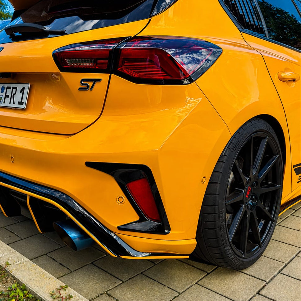 Ford Focus Mk4/4.5 (Hatchback) Rear Reflector Surrounds - Painted Gloss Black