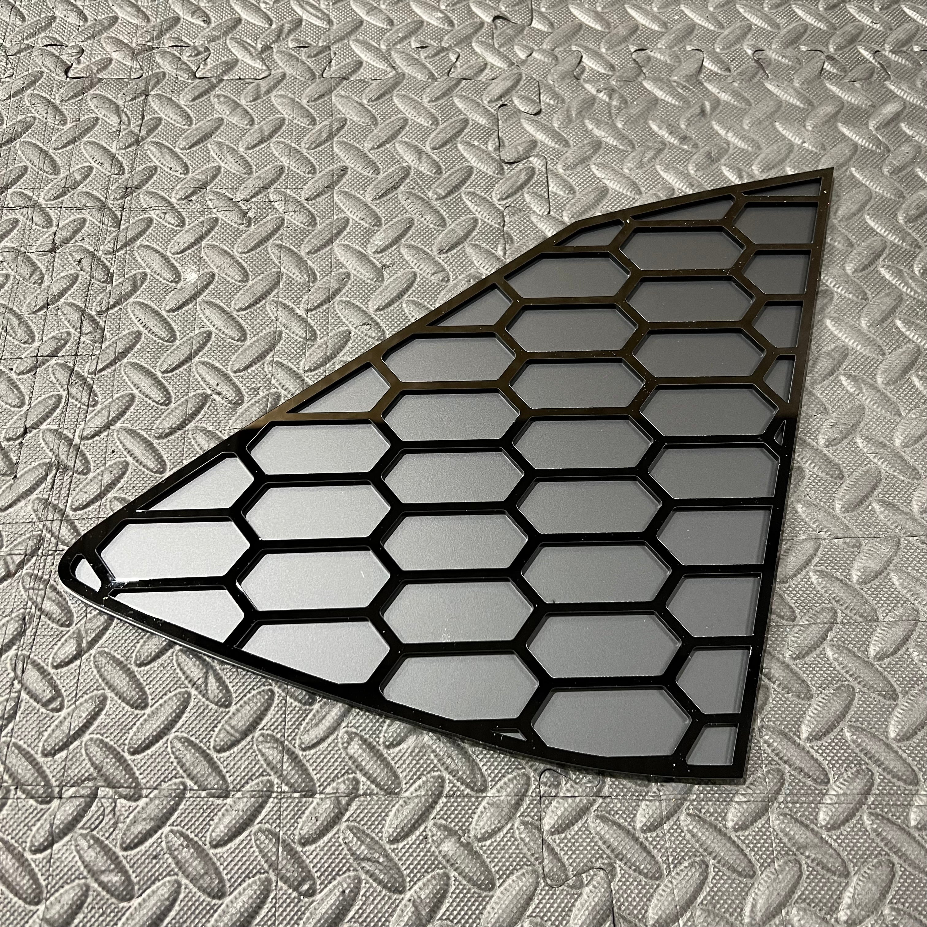 Proform Rear Quarter Window Inserts - Fits Hyundai i20 / i20N - Right Hand Side - Gloss Black Hexagonal Design with Satin Black Back Plate
