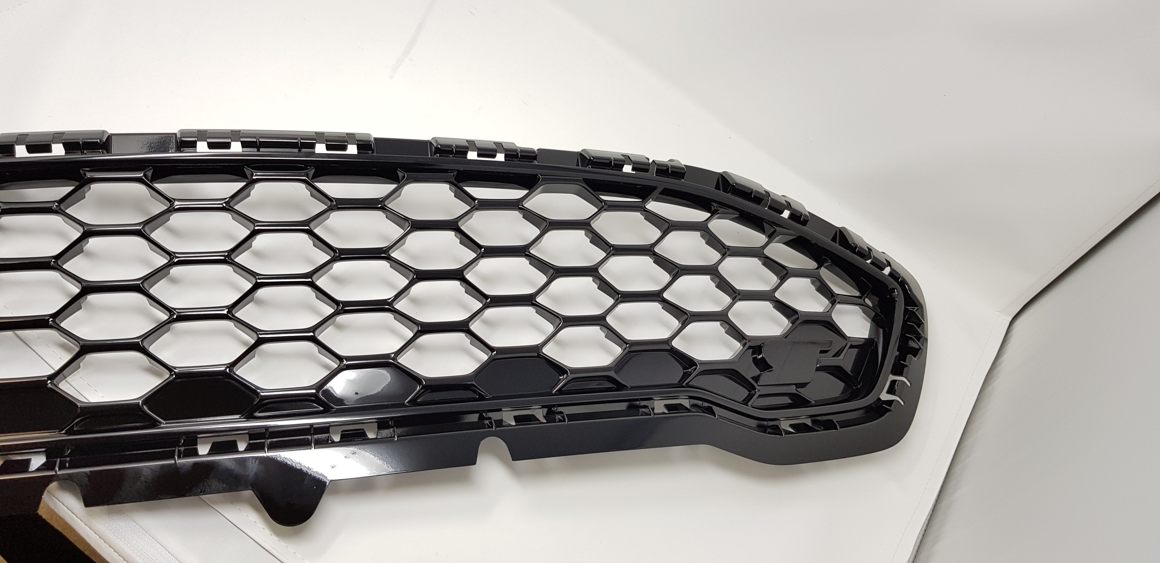Front Radiator Grille - Genuine Ford Mk8 Fiesta ST (Painted)