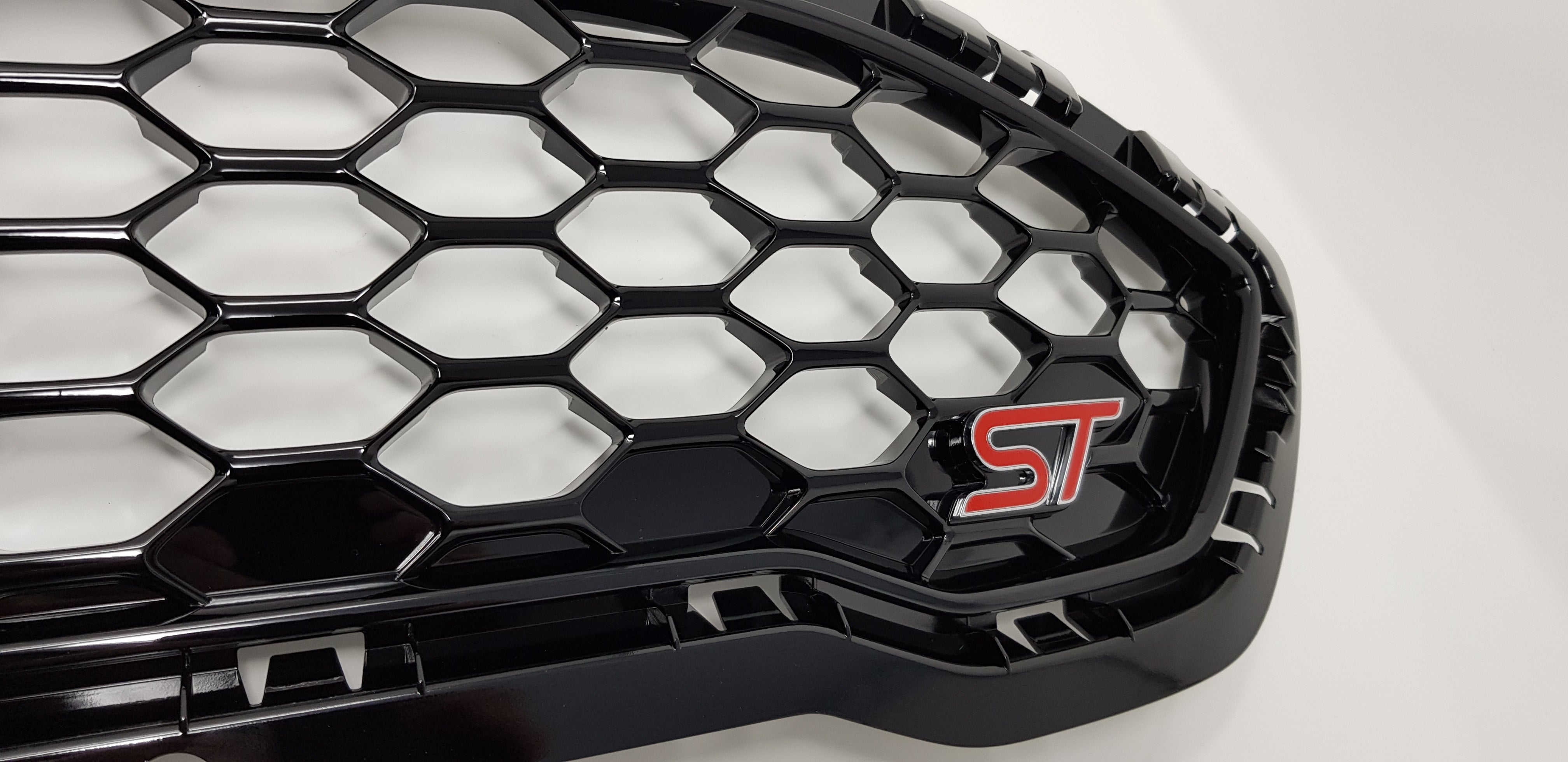 Front Radiator Grille - Genuine Ford Mk8 Fiesta ST (Painted)