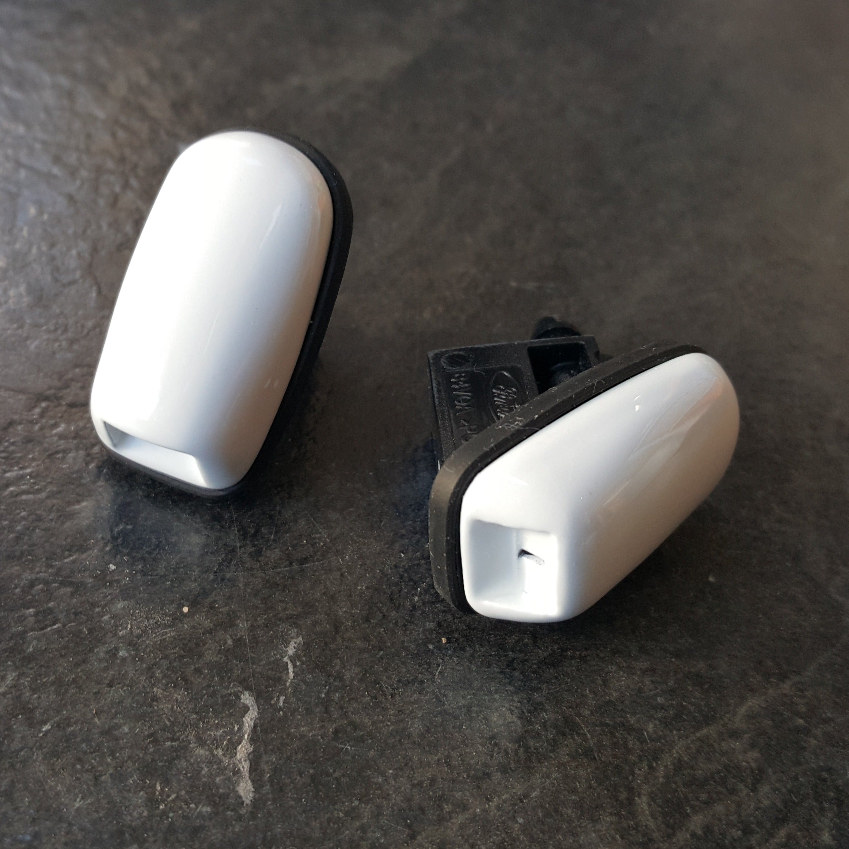 Genuine Ford Non-Heated 'Mist' Washer Jets - Painted Frozen White