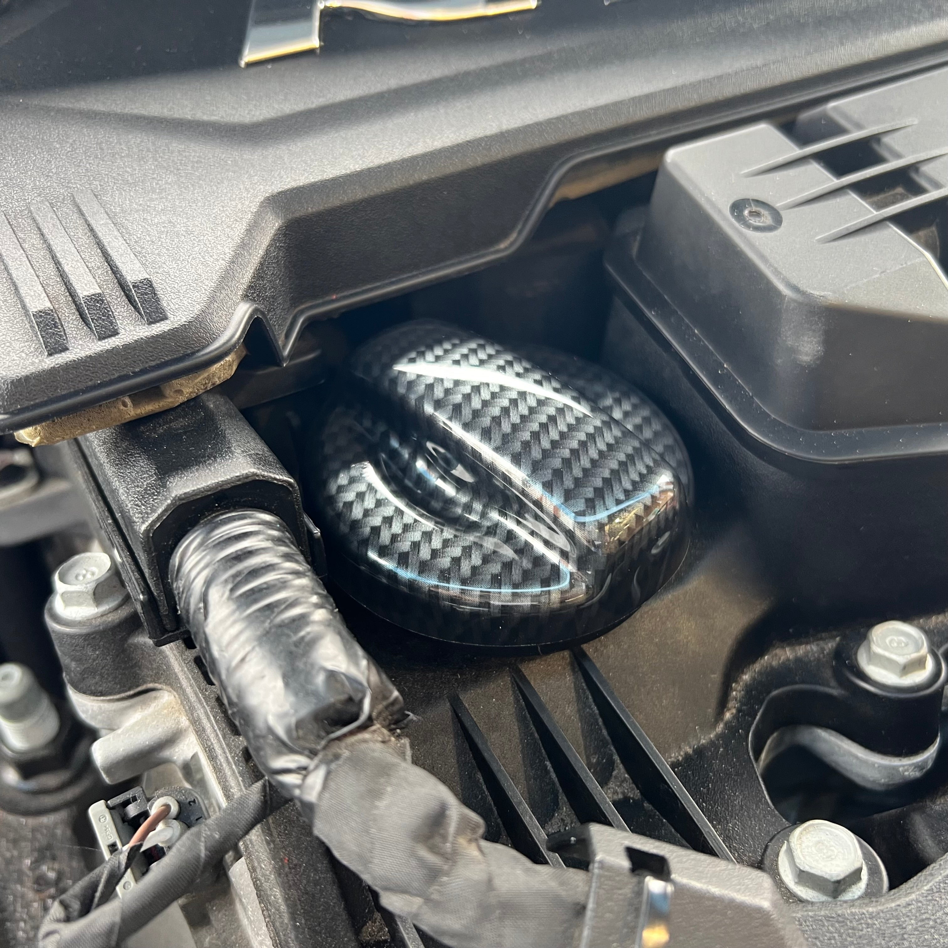 Proform Oil Cap Cover - Fits Hyundai i20N - Deluxe Carbon Fibre Effect Plasict