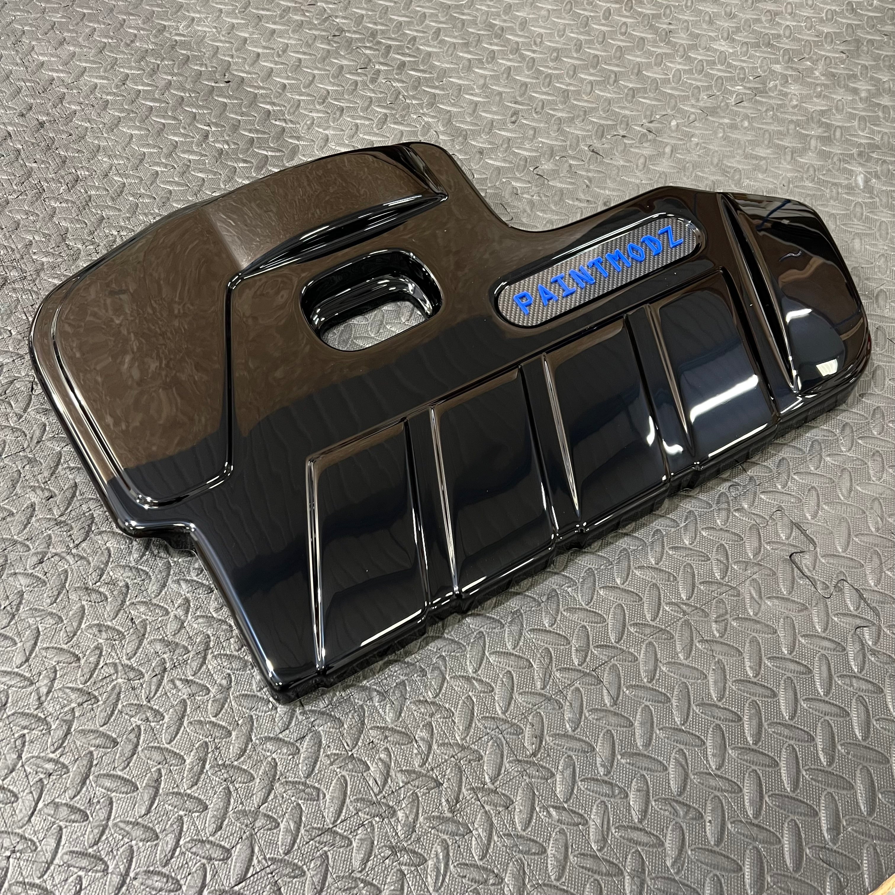 Proform Engine Cover - MK4/4.5 Focus ST Petrol - Gloss Black Plastic - Medium Blue/Deluxe Carbon Fibre Effect Badge
