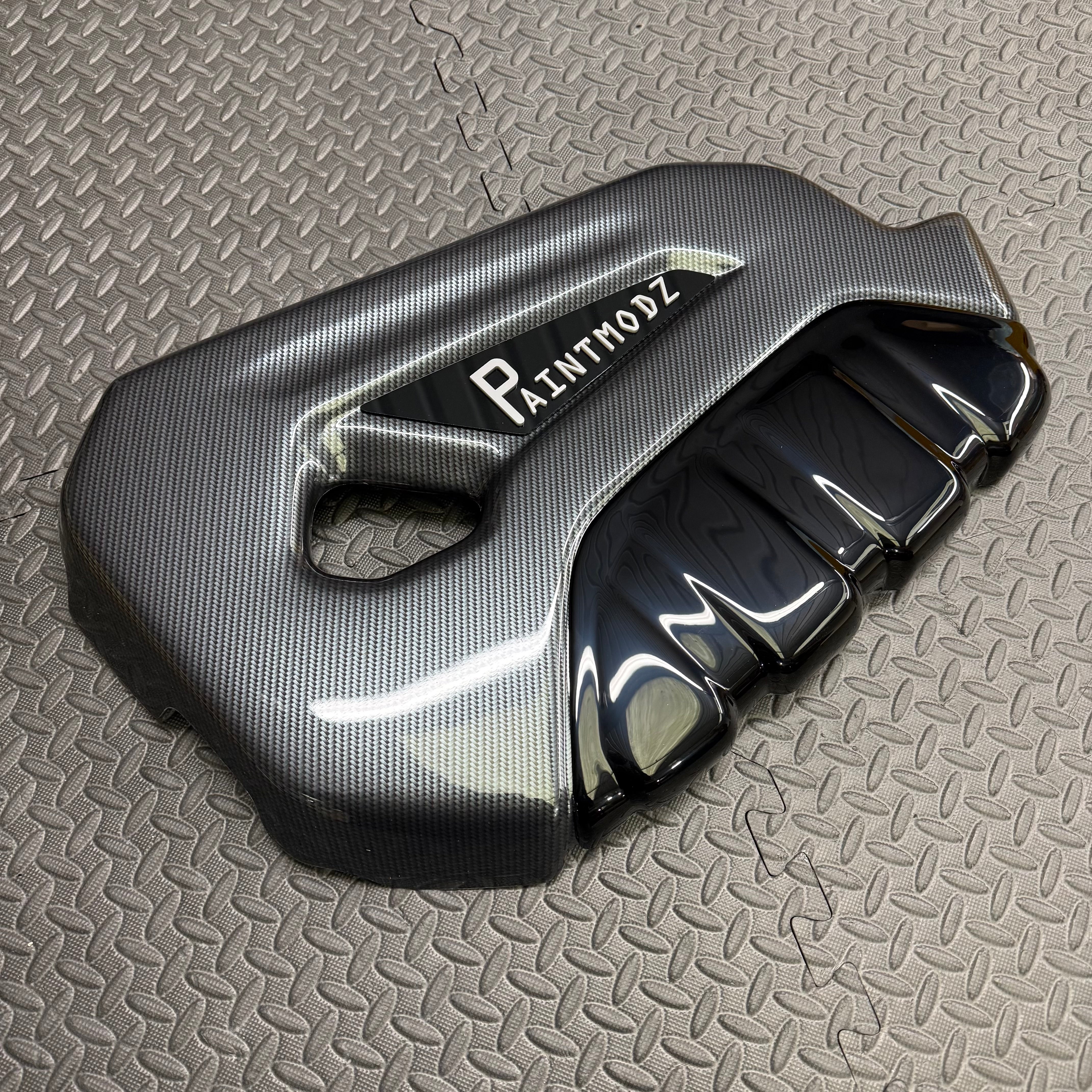 Proform Engine Cover - Mk7.5 Fiesta ST180 ST200 - Deluxe Carbon Fibre Effect Plastic with Gloss Black Front - White/Gloss Black Badge