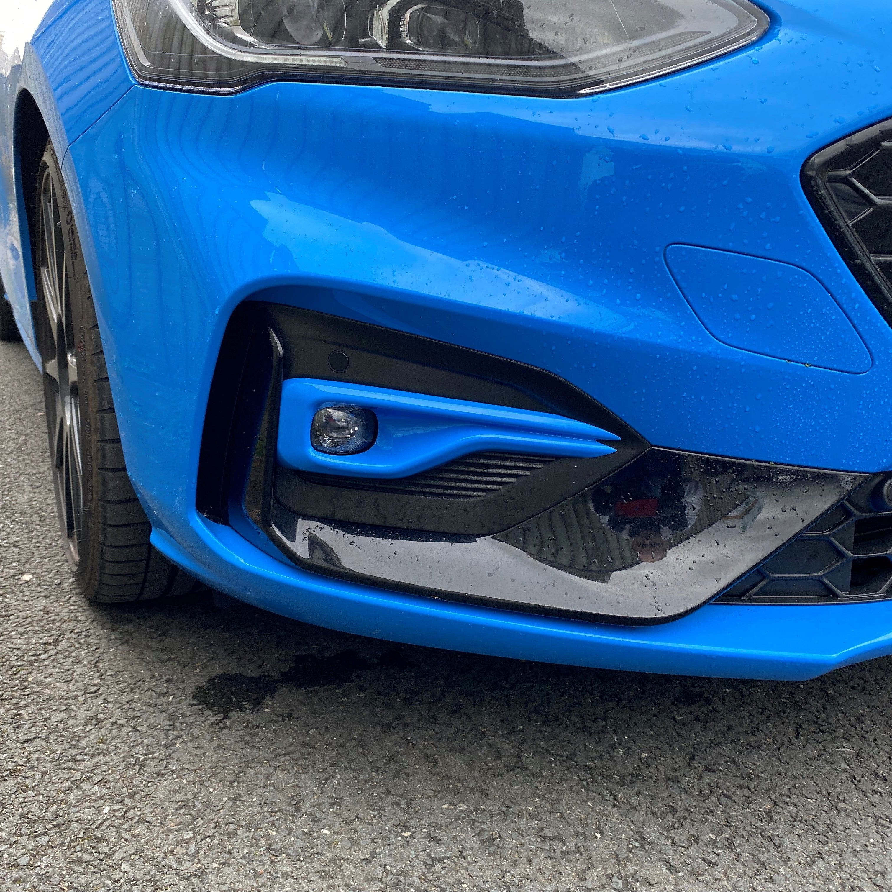Fog Light Trims - Ford Focus MK4 ST/ ST-Line - Painted Azure Blue