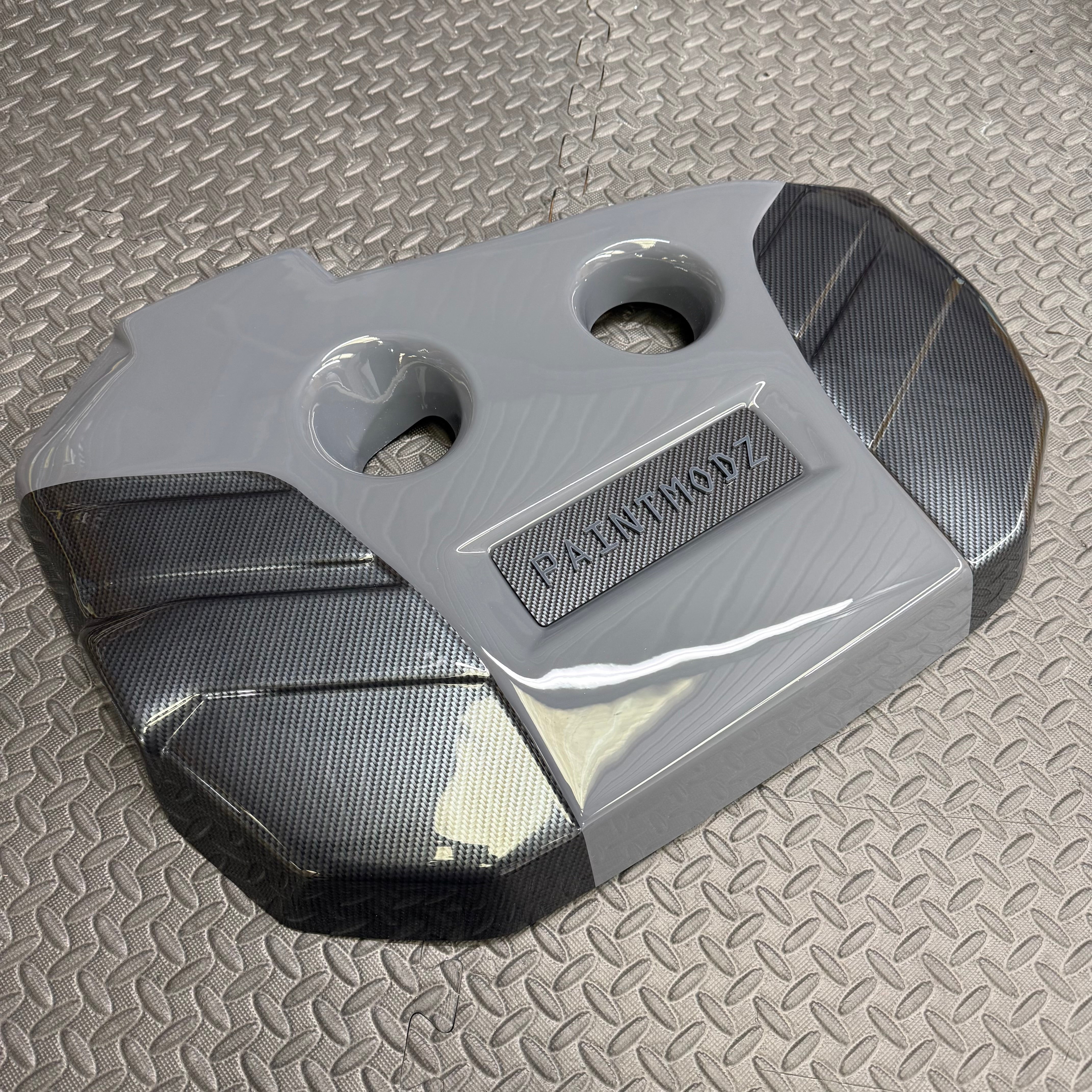 Proform Engine Cover - Mk3.5 Focus RS Painted Stealth Grey With Carbon, Dark Grey/Carbon Fibre Effect Badge