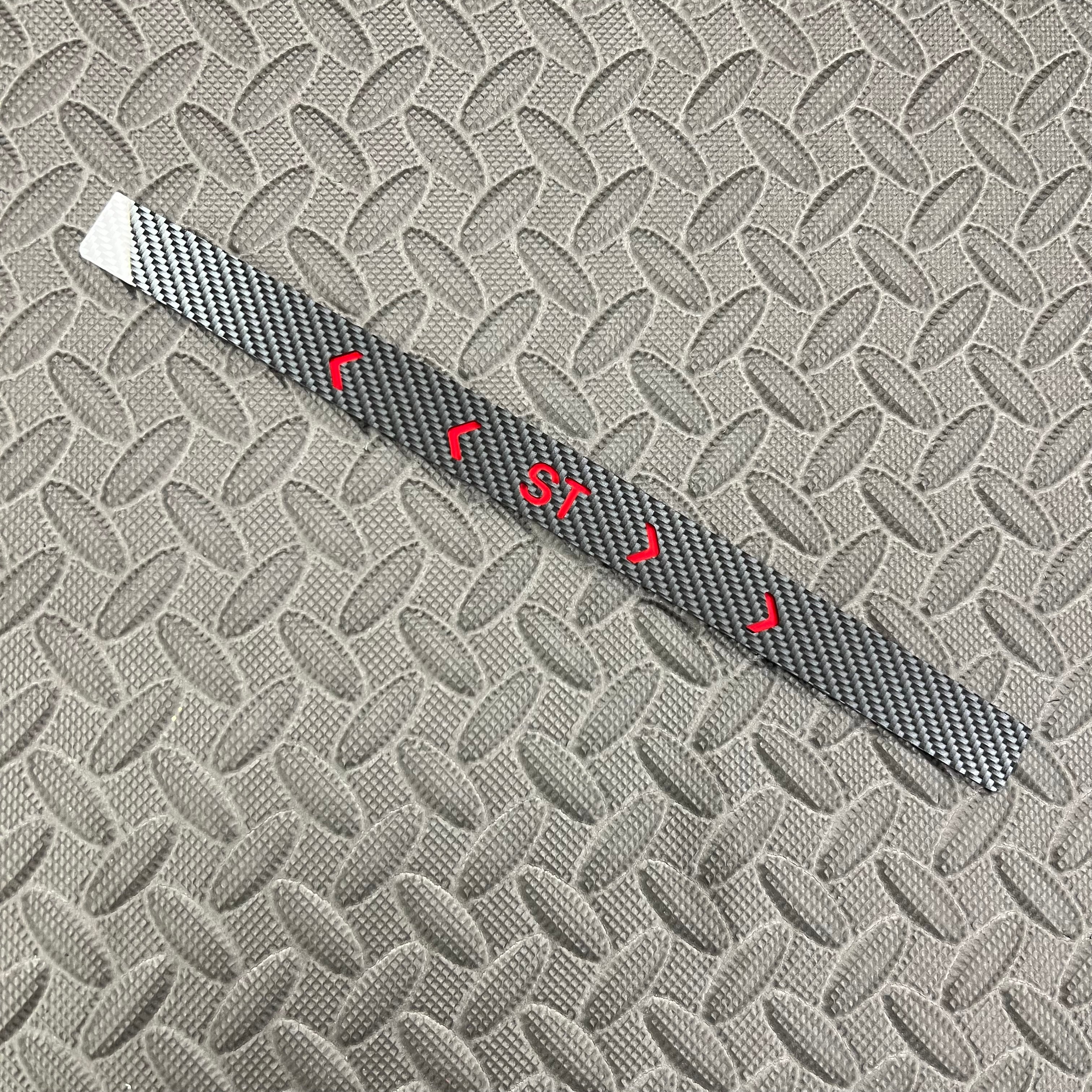 Proform Upper Middle Brake Light Cover Plate - Mk2/2.5 Focus - Deluxe Carbon Fibre Effect Plastic With Chevrons And ST Lettering Details
