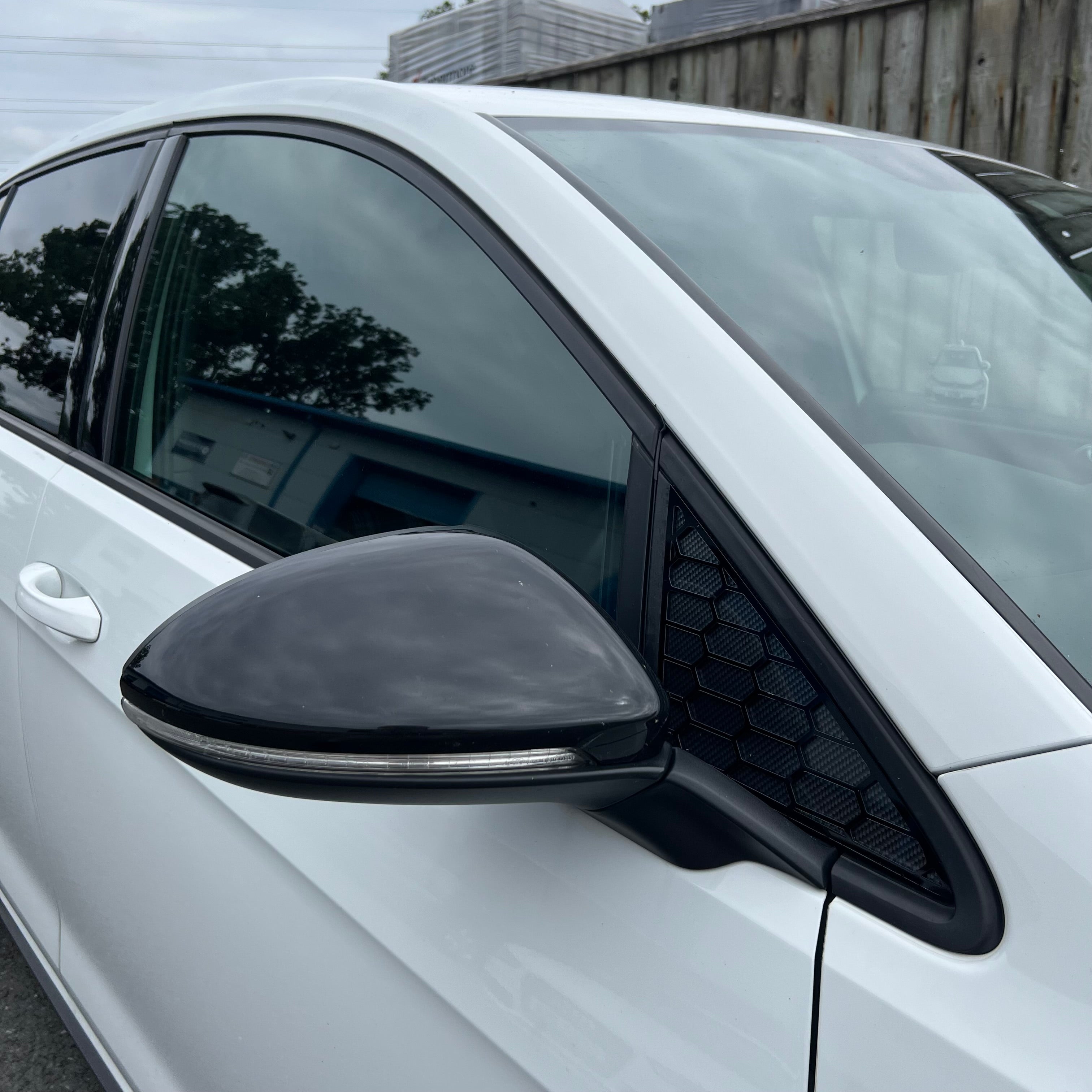 Mk7/7.5 VW Golf Acrylic Front Window Inserts (Pair) - Carbon Fibre Effect Back Plate with Gloss Black Hexagon Design