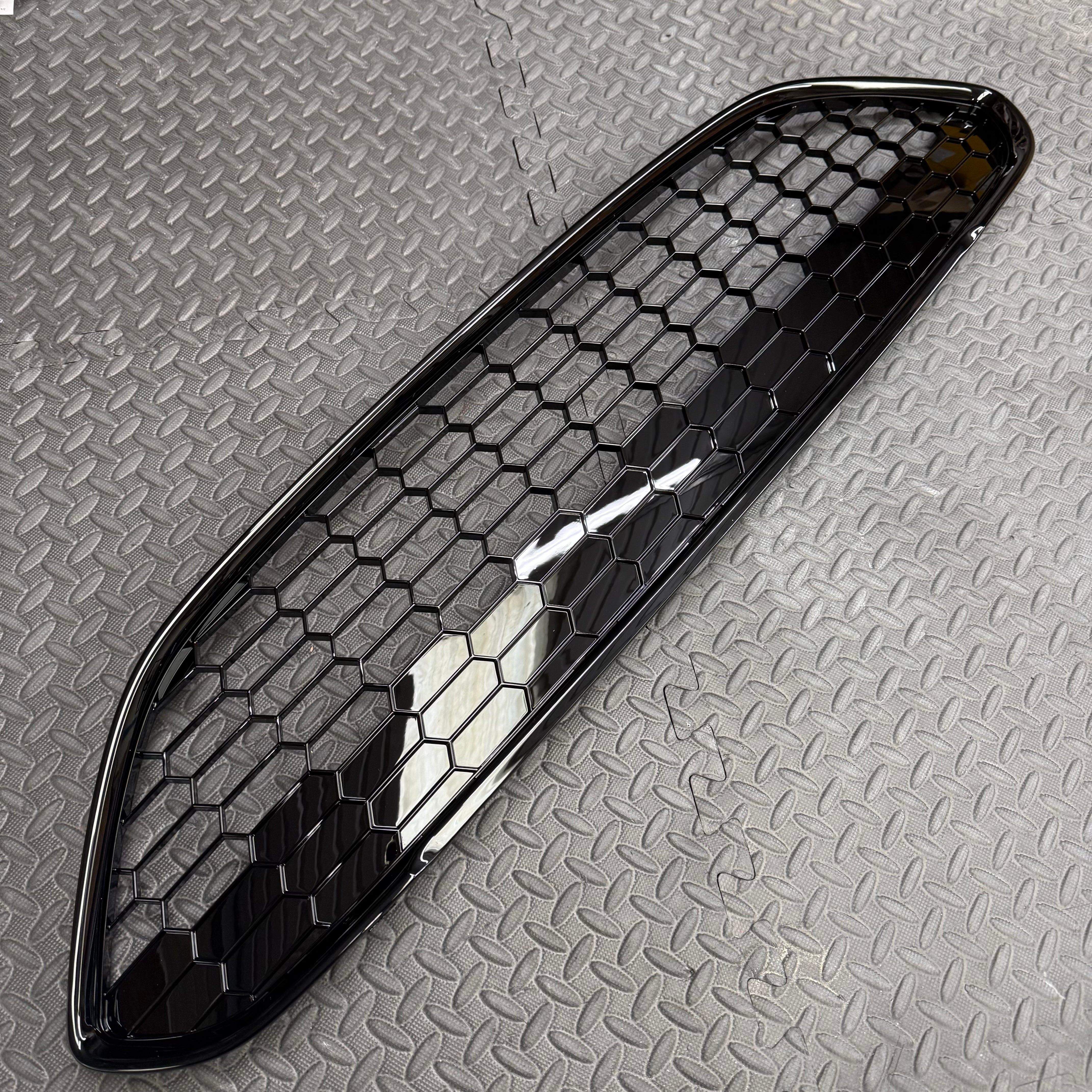 Gloss Black Front Radiator Grille - Mk7.5 Fiesta (excluding ST180)