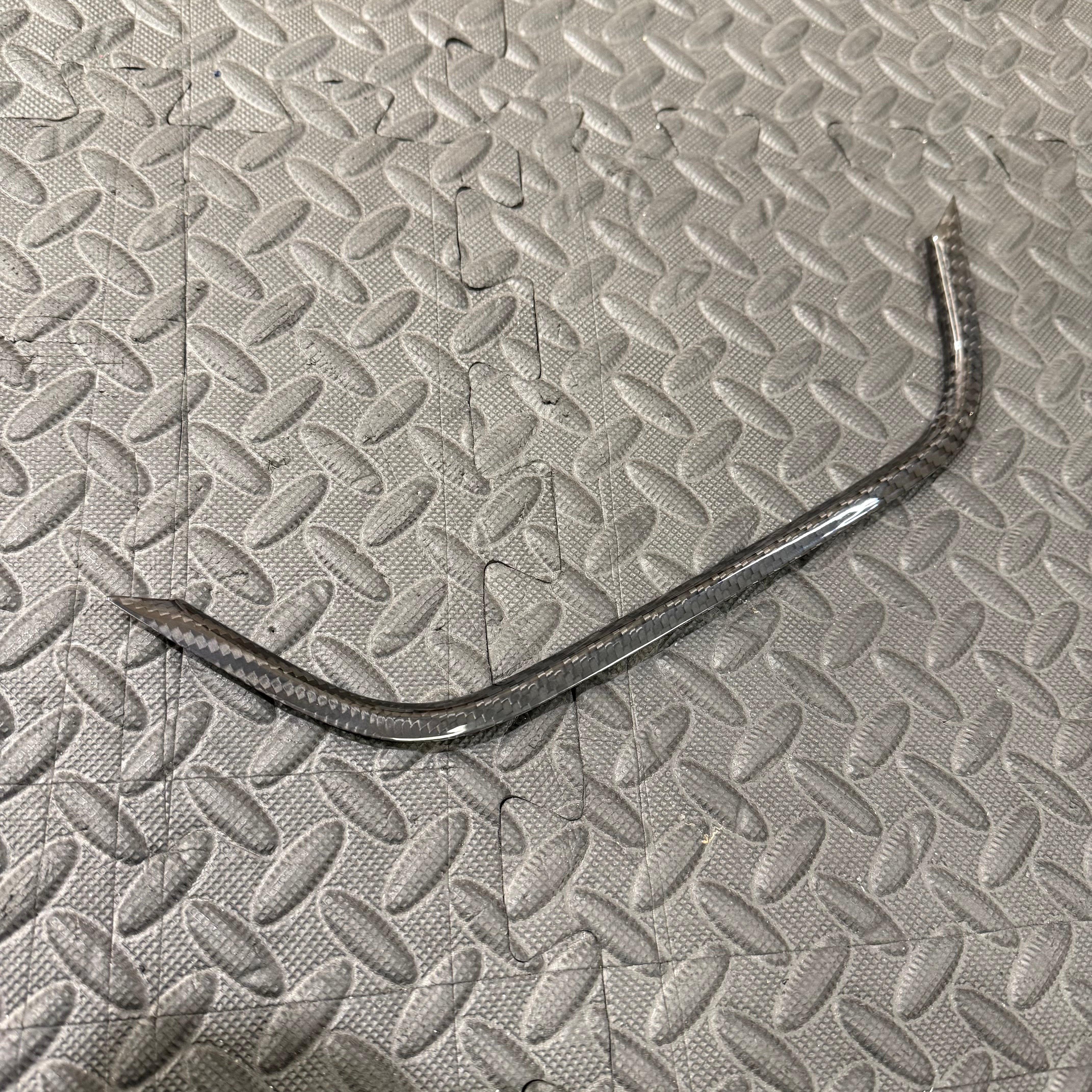 Mk8/8.5 Fiesta Real Carbon Fibre Centre Heater Vent Trim - Gloss Finish