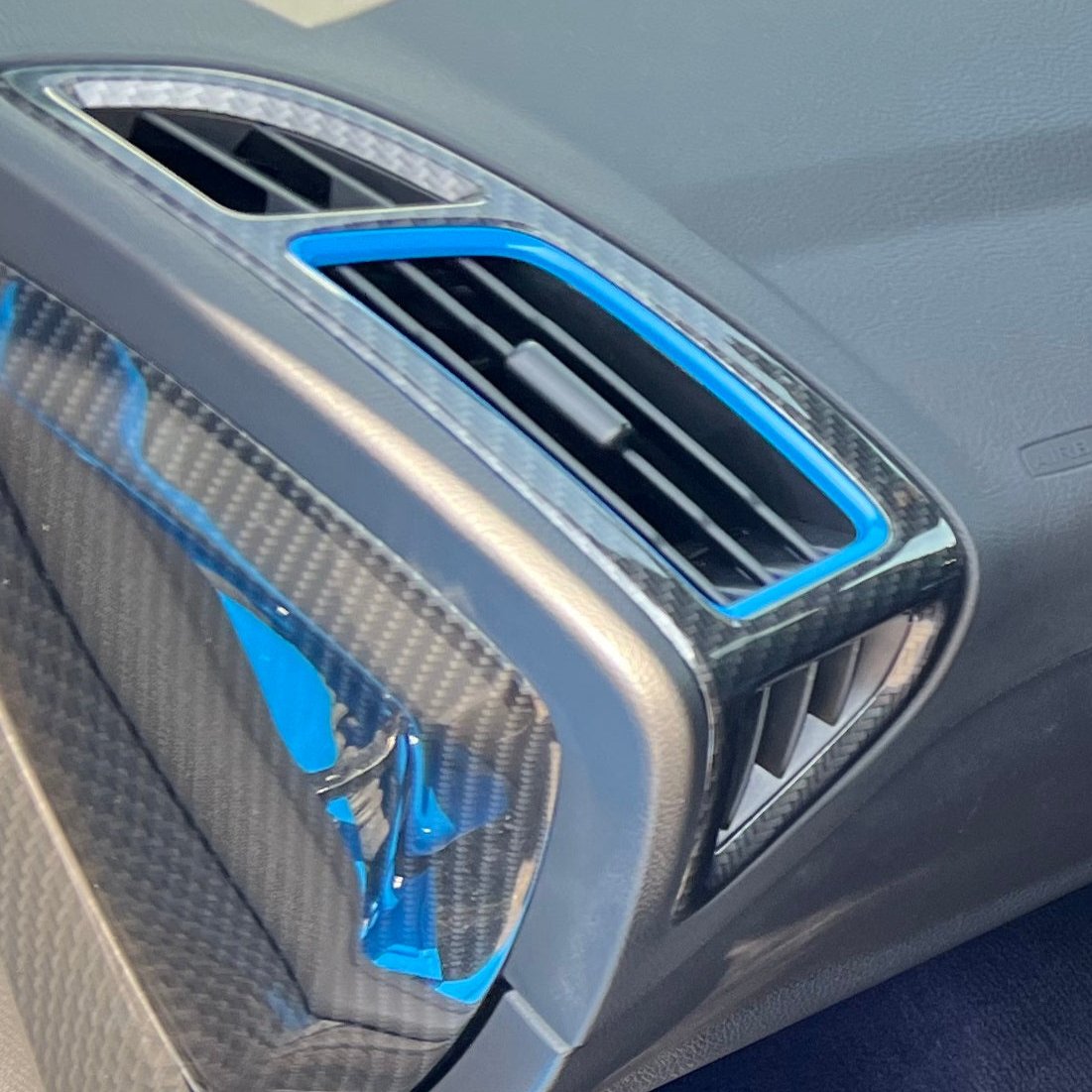 Genuine Ford Dash Vent Assemblies (Pair) - MK3.5 Focus - Hydrodipped Carbon Fibre Effect WIth Nitrous Blue Accent Colour